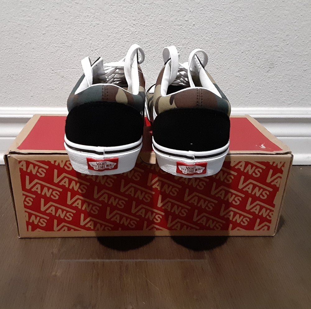 Vans - Picture 3 of 4
